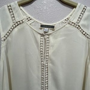 Hi-Low sleeveless off white top by PLEIONE.